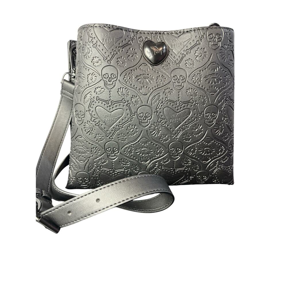 crossbody handbag from the brand Betsy Johnson Skull Flowers NWT